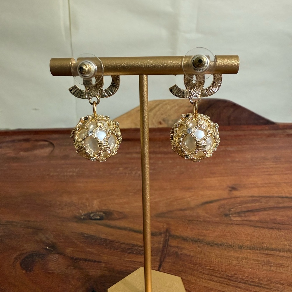 Women’s Elegant Gold and Pearl Drop Earrings Double C Faux Pearl Earrings Gift - Picture 3 of 8
